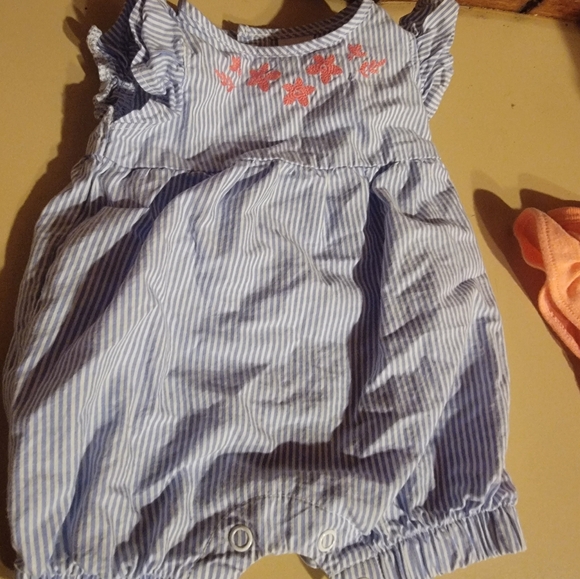 Carter's 3 piece newborn baby girl outfits. Fun, cute designs! - Picture 3 of 6